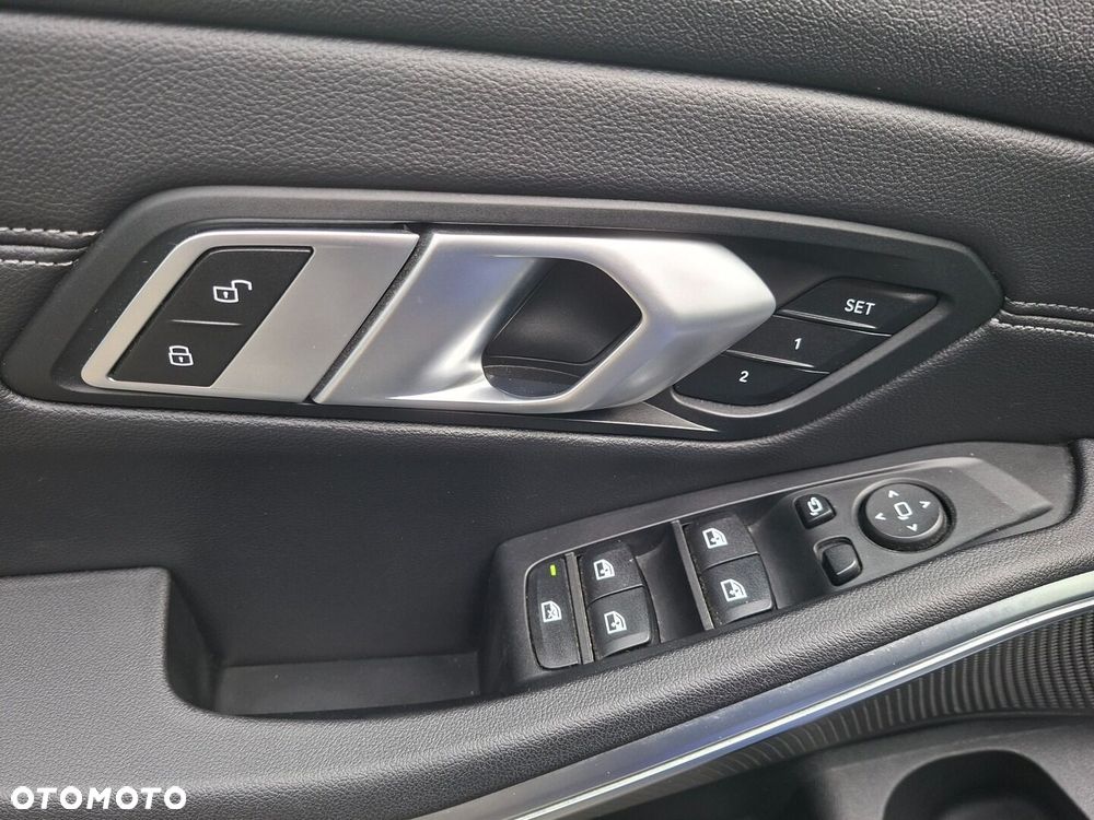 BMW Seria 3 320d xDrive mHEV M Sport sport - 12