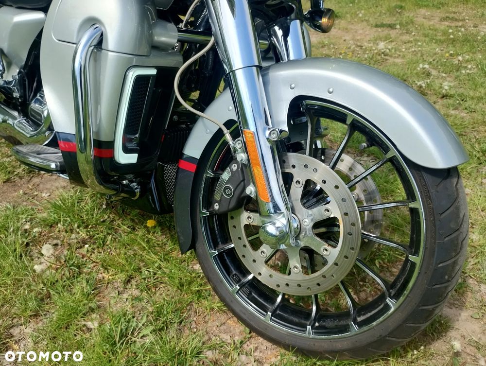 Harley-Davidson CVO Street Glide - 8