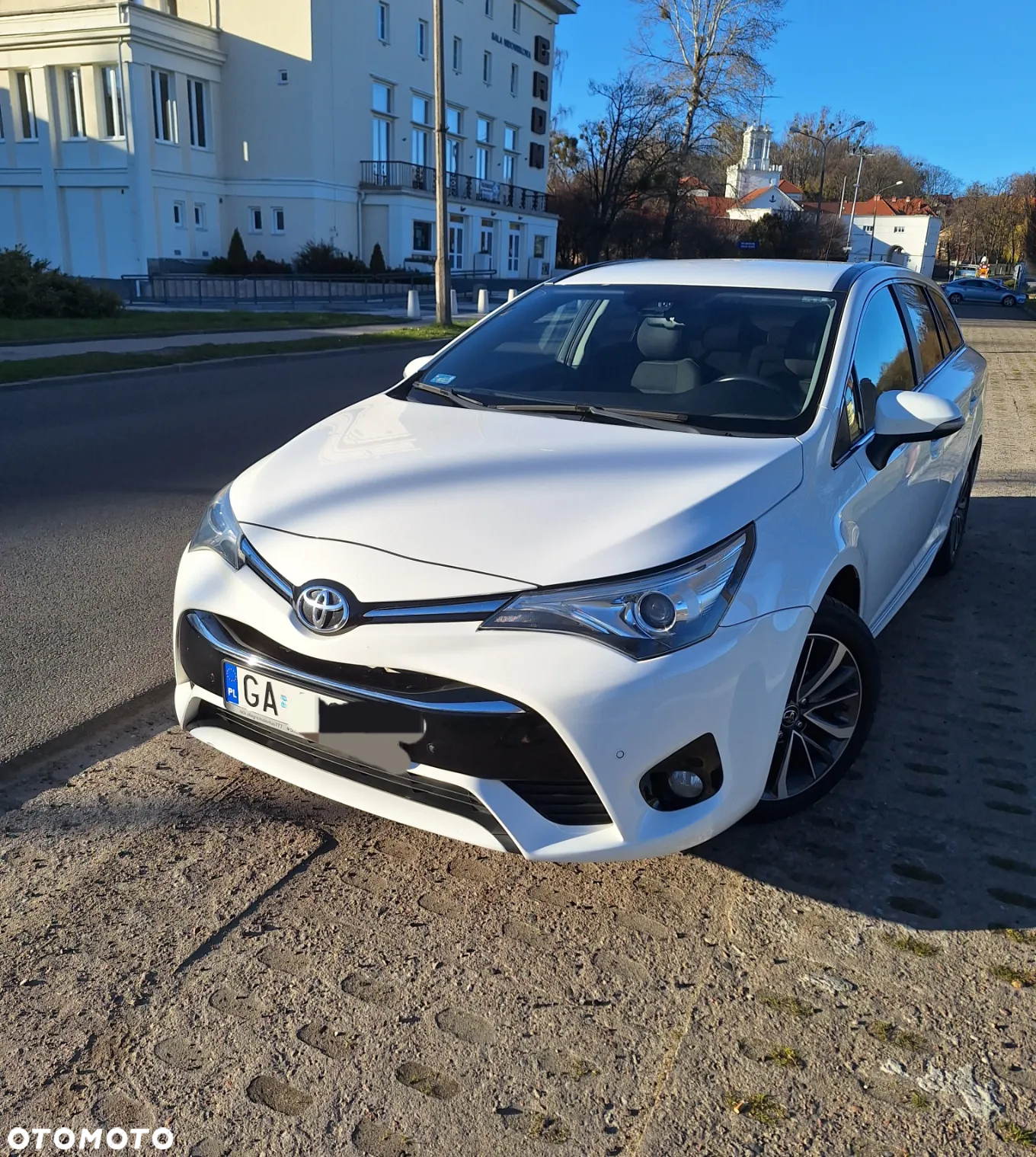 Toyota Avensis 1.8 Sol - 16