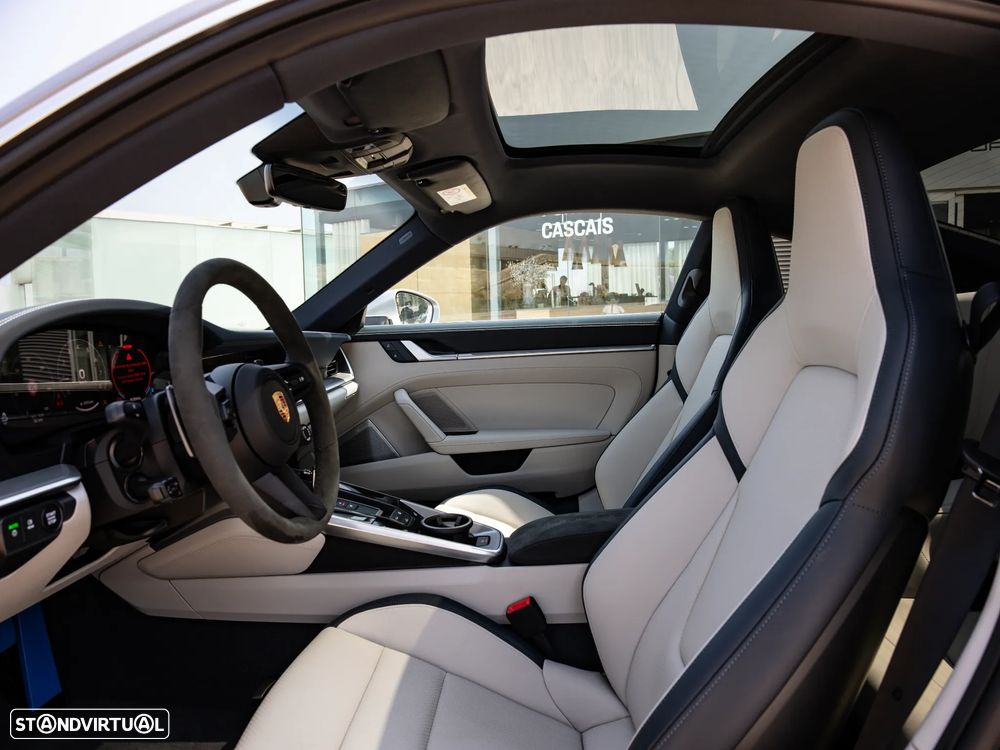 Porsche 911 (992) Carrera - 27