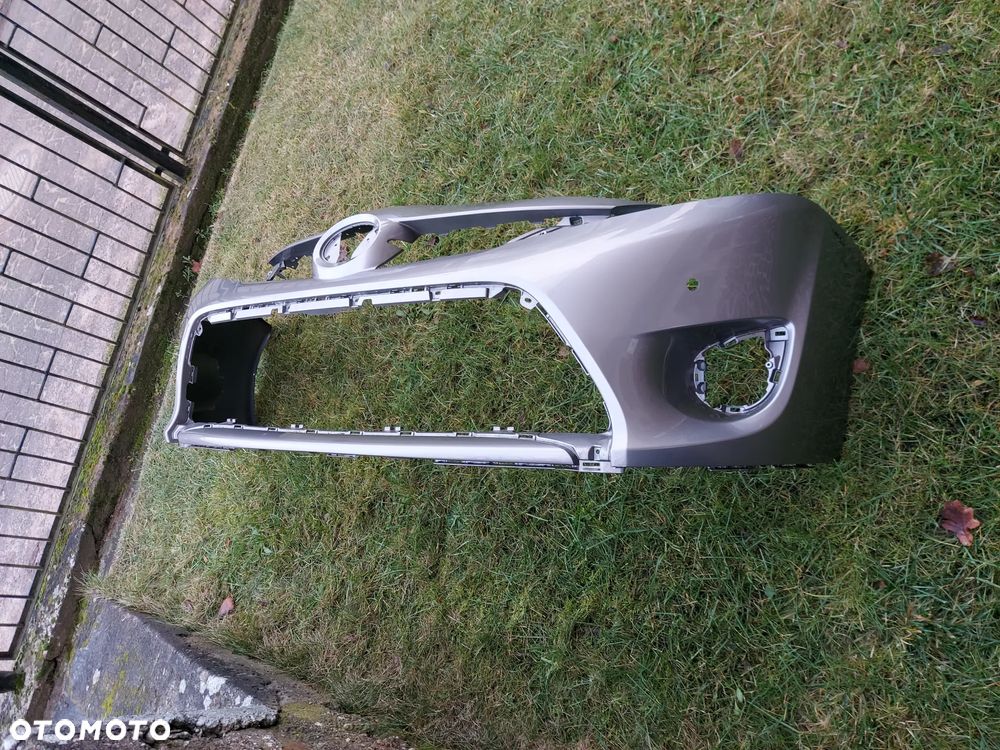 Toyota Verso Lift 13-18 Zderzak Przód w Kolor - 3