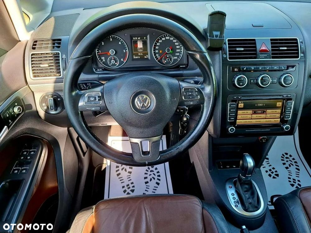 Volkswagen Touran 2.0 TDI DPF Highline DSG - 28