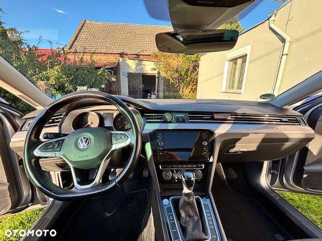 Volkswagen Passat 2.0 TDI SCR Comfortline - 14
