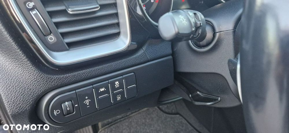 Kia XCeed - 30
