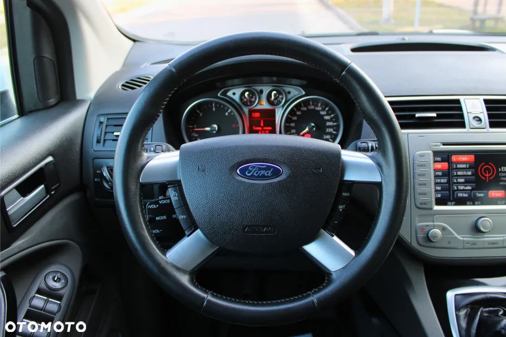 Ford Kuga 2.0 TDCi 2x4 Titanium - 22