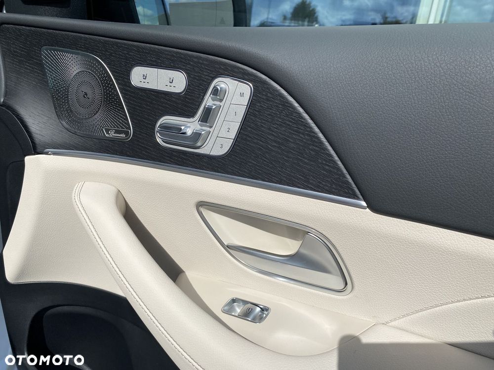 Mercedes-Benz GLS - 28