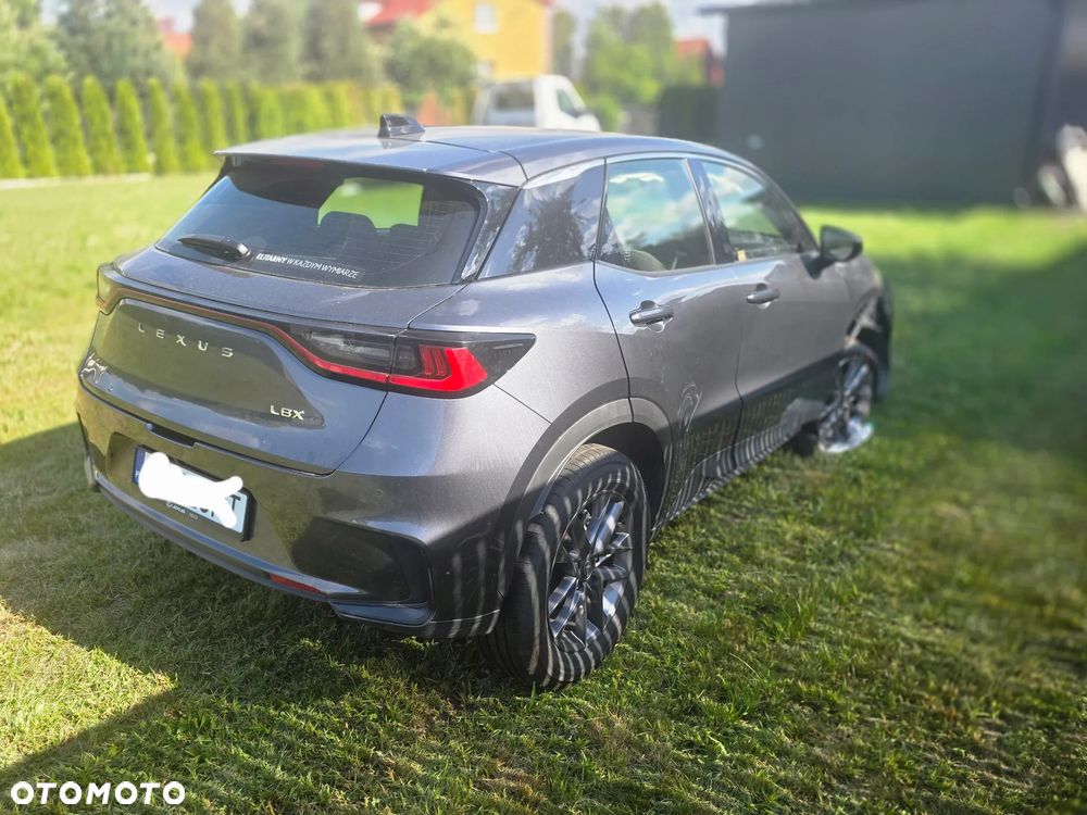 Lexus LBX - 8