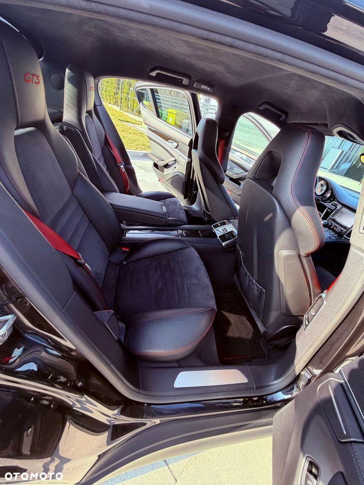 Porsche Panamera GTS PDK - 11