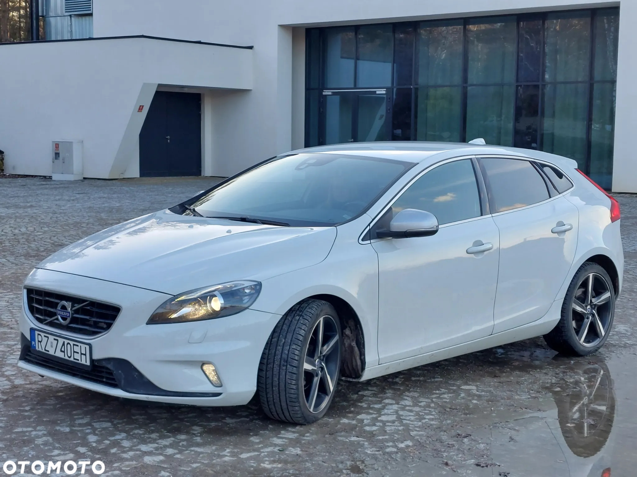 Volvo V40 D2 Drive-E R-Design Momentum - 3