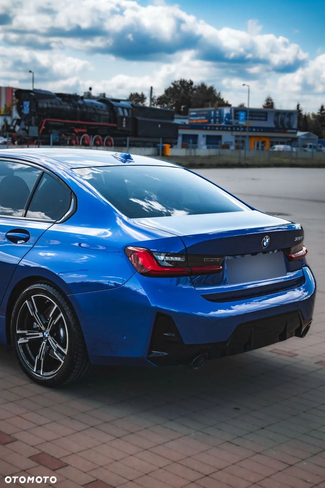 BMW Seria 3 330i M Sport - 6