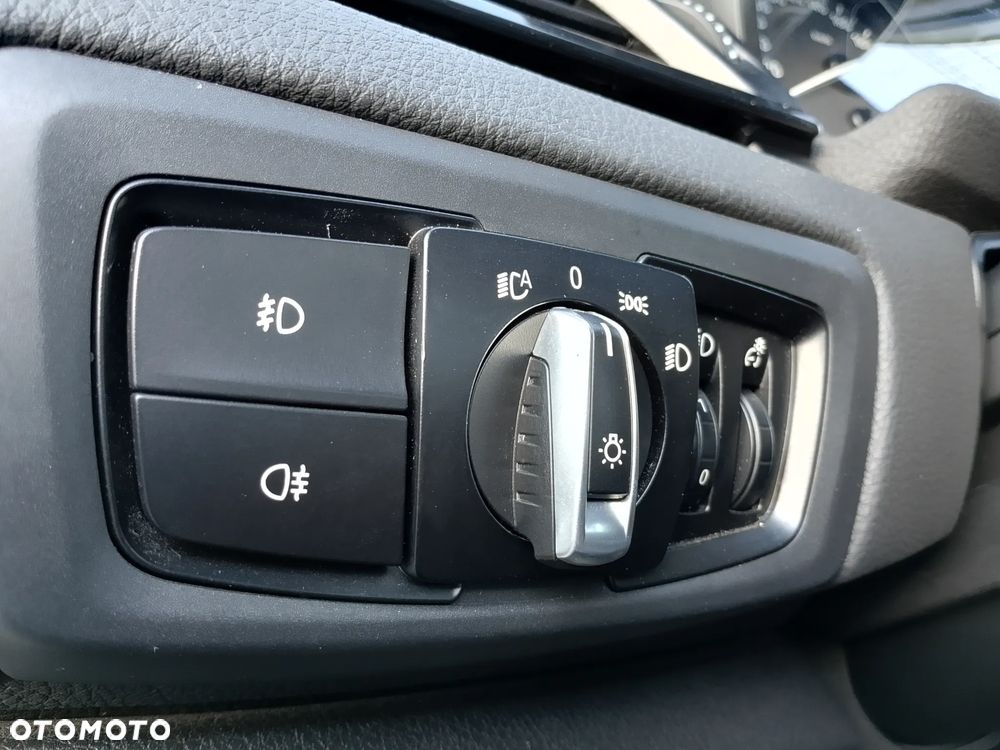 BMW Seria 2 218d Sport Line - 25