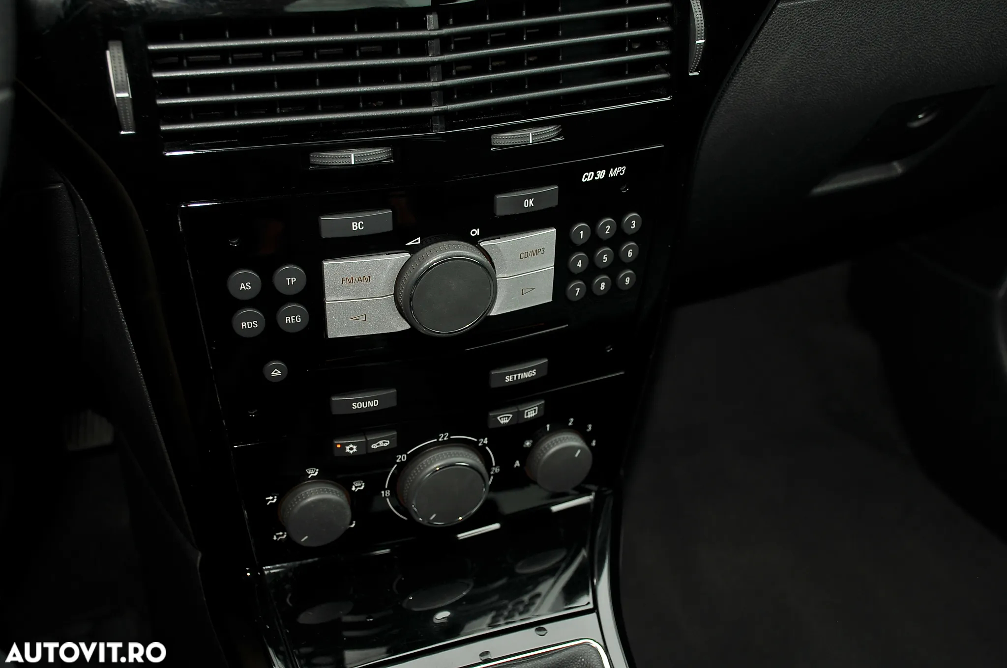 Opel Astra GTC 1.9 CDTI Cosmo - 16