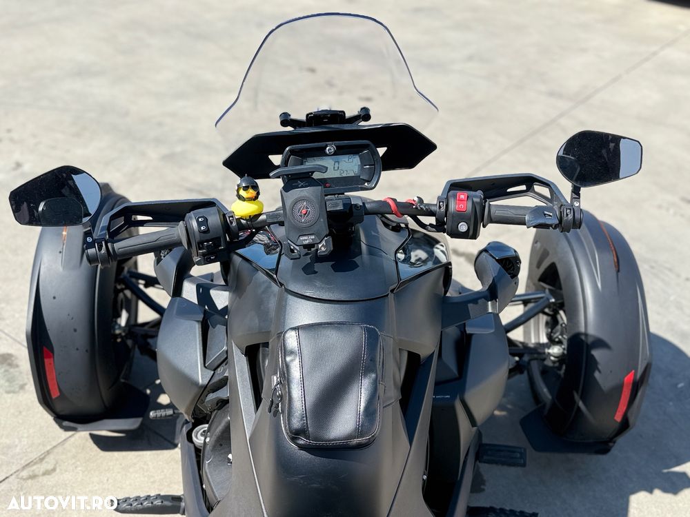 Can-Am Ryker 900 - 8