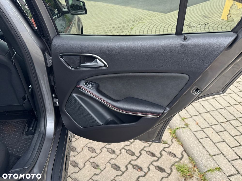 Mercedes-Benz GLA - 21