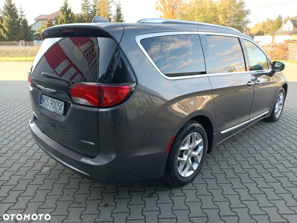 Chrysler Pacifica - 3