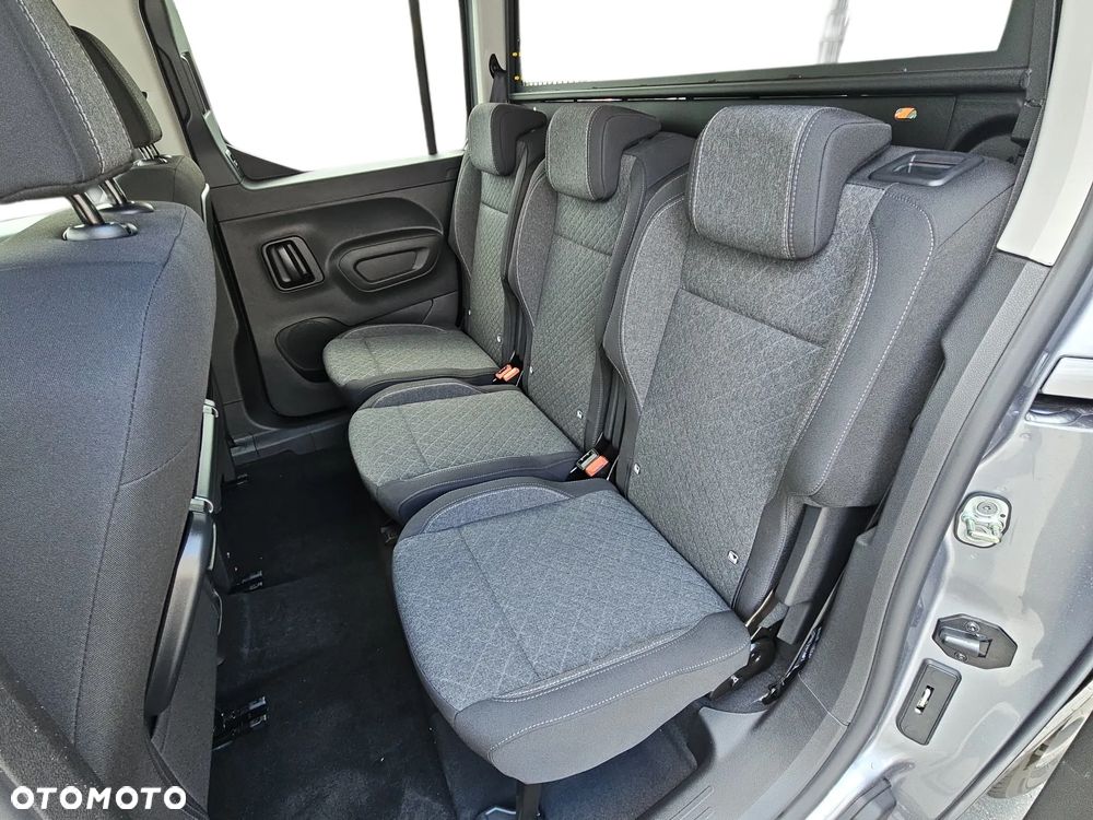 Opel COMBO 5-miescowy automat - 12