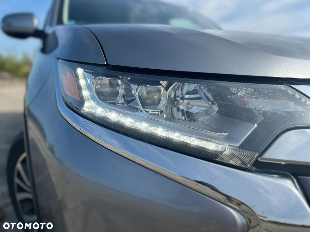 Mitsubishi Outlander - 1