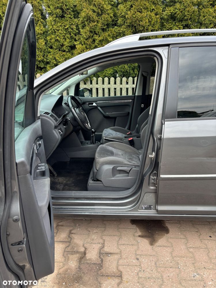 Volkswagen Touran - 10