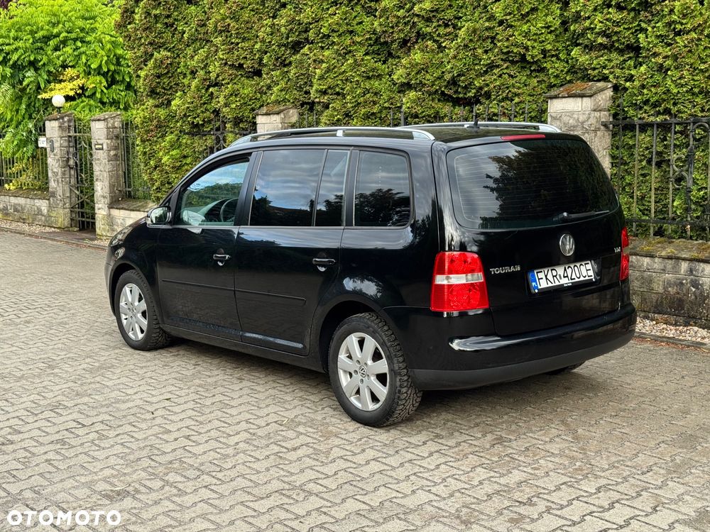 Volkswagen Touran 1.9 TDI Conceptline DSG - 4