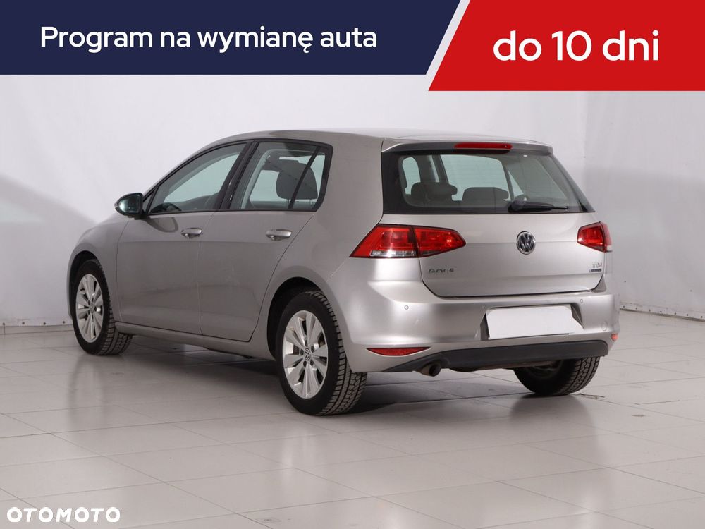 Volkswagen Golf - 6