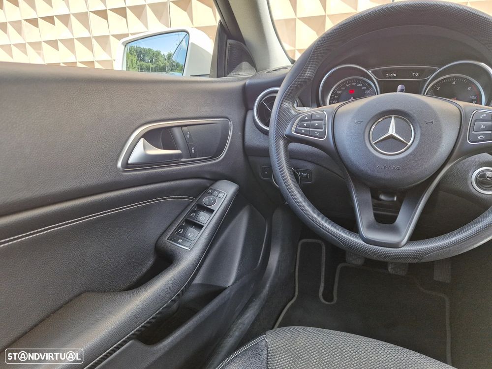 Mercedes-Benz CLA 200 d Shooting Brake Urban - 12