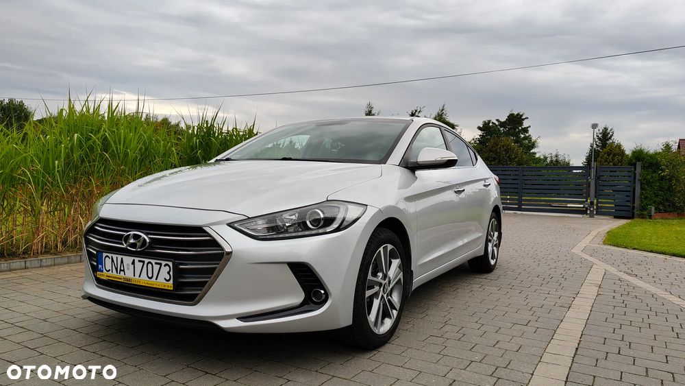 Hyundai Elantra - 1
