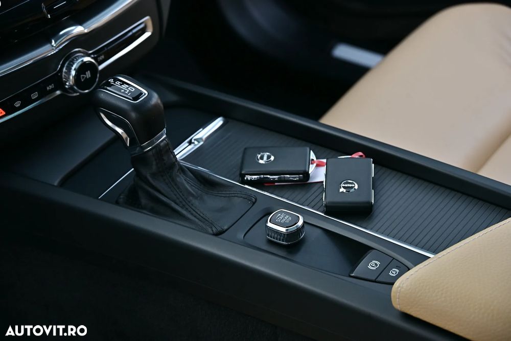 VOLVO XC60 2018 — imagine 11
