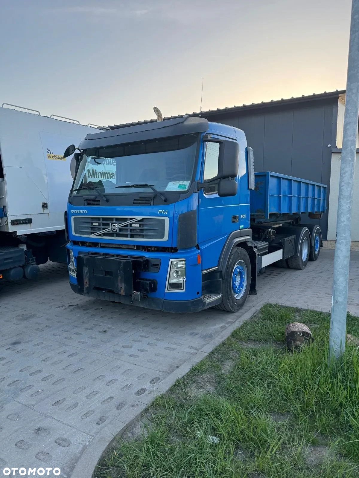 Volvo FM hakowiec, pług. piaskarka. posypywarka - 2