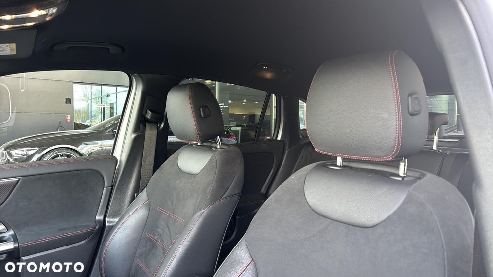 Mercedes-Benz GLA - 13