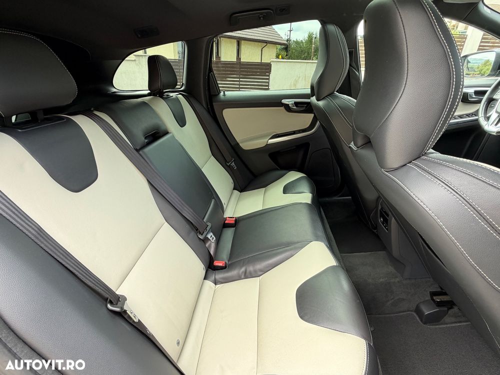 Volvo XC 60 D4 Geartronic Summum - 12