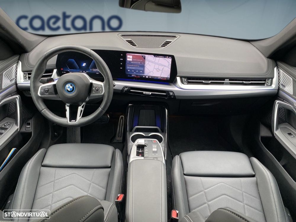 BMW Ix1 2025 photo 4
