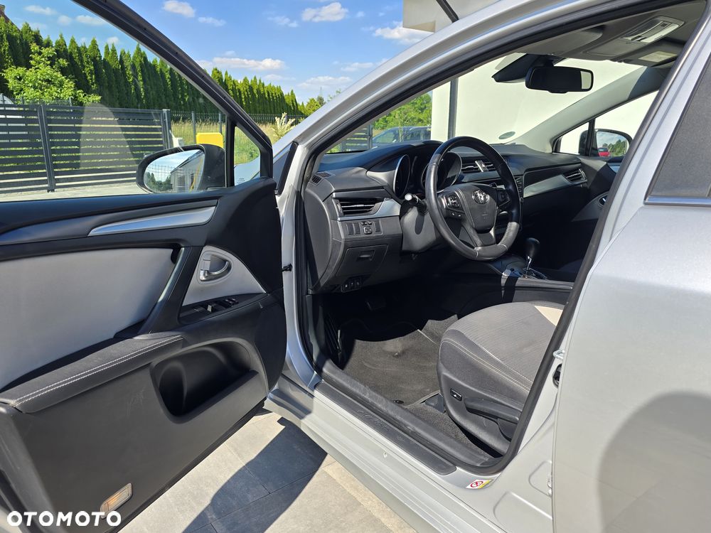 Toyota Avensis Touring Sports 1.8 Multidrive S Comfort - 13