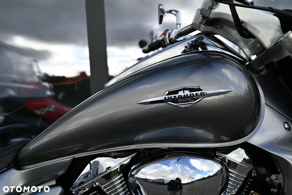 Suzuki Intruder - 23