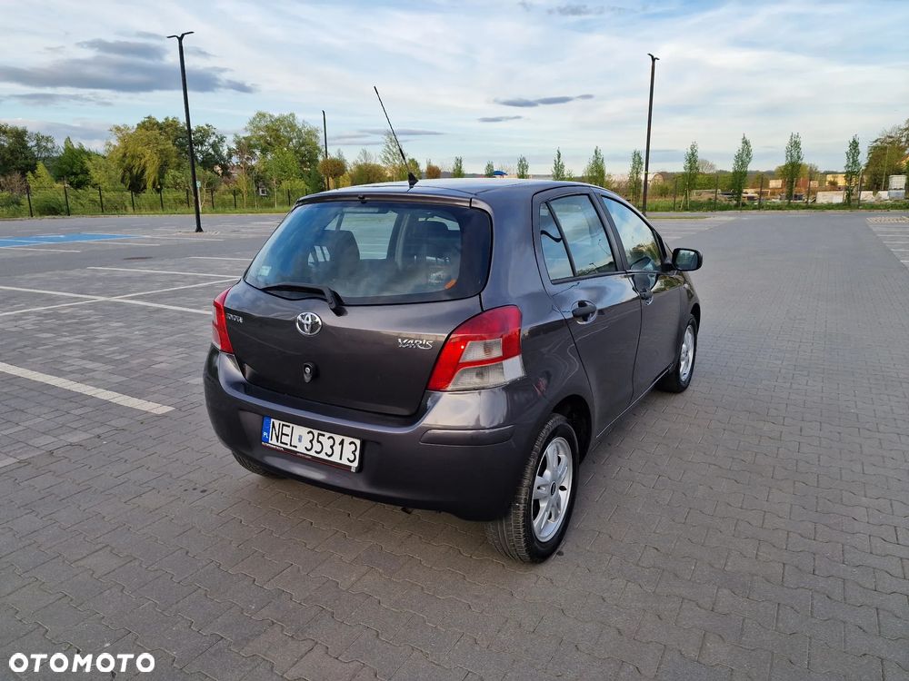 Toyota Yaris 1.0 Premium - 4