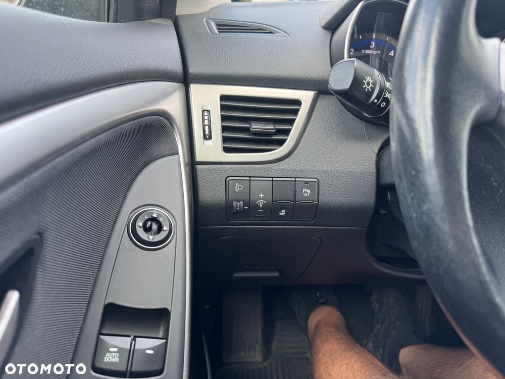 Hyundai i30 ver-1-4-premium - 13