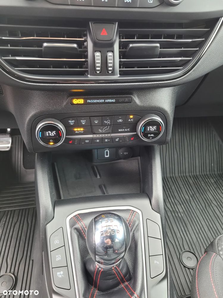 Ford Focus 1.0 EcoBoost mHEV ST-Line X - 16