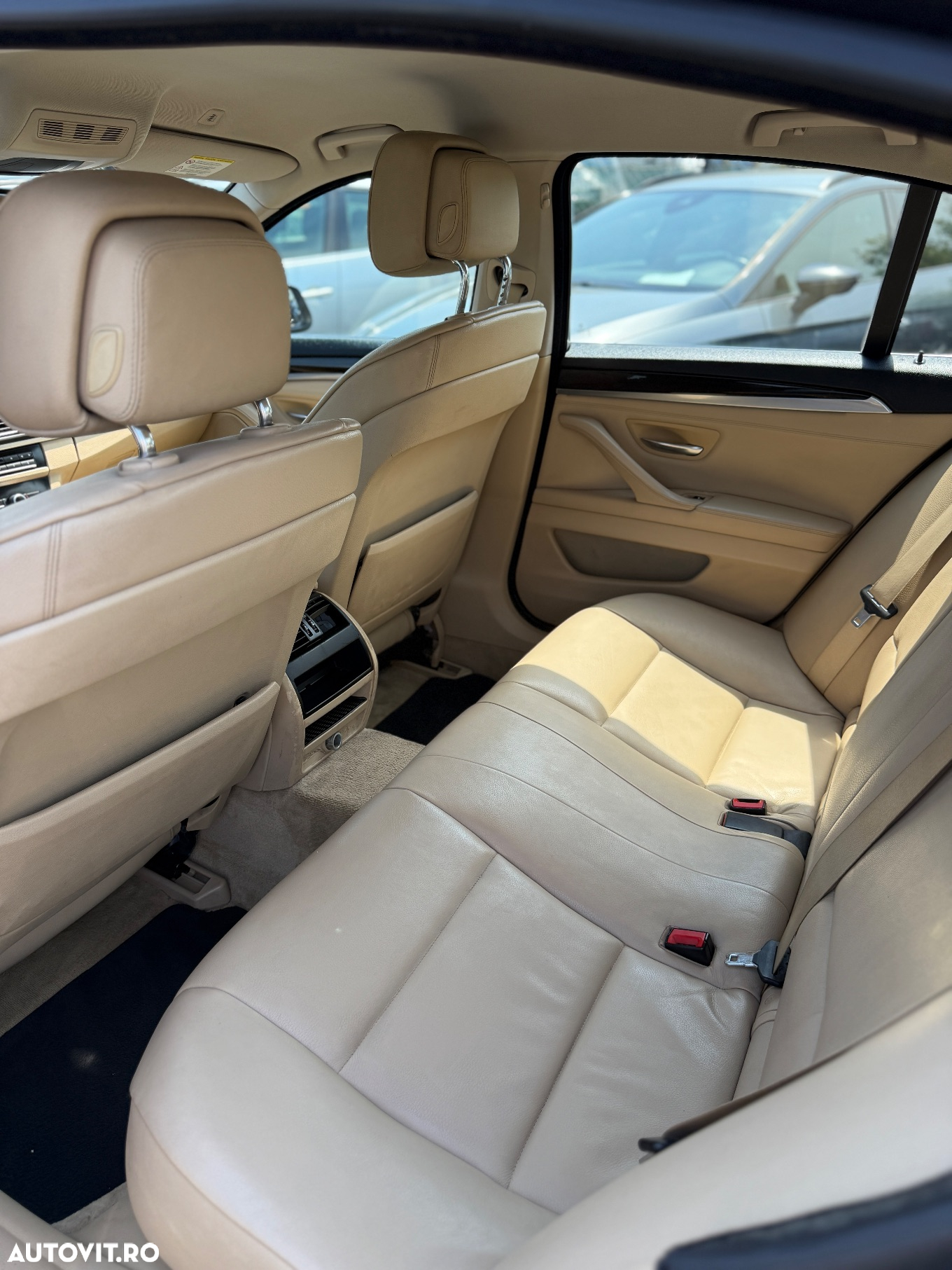 BMW Seria 5 520d Sport-Aut. - 9