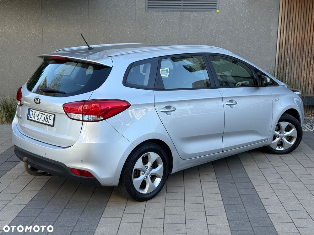 Kia Carens - 4