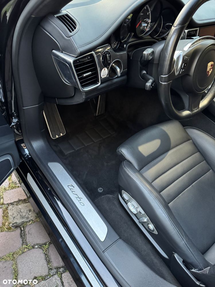 Porsche Panamera Turbo PDK - 8