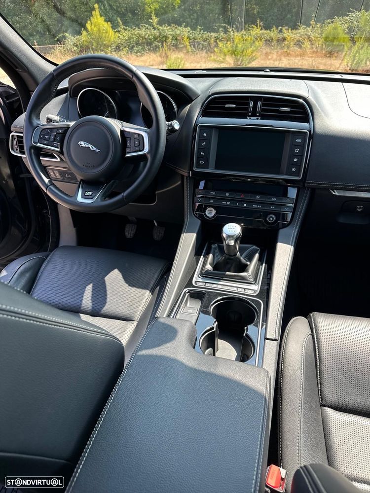 Jaguar F-Pace 2.0 i4D R-Sport - 13