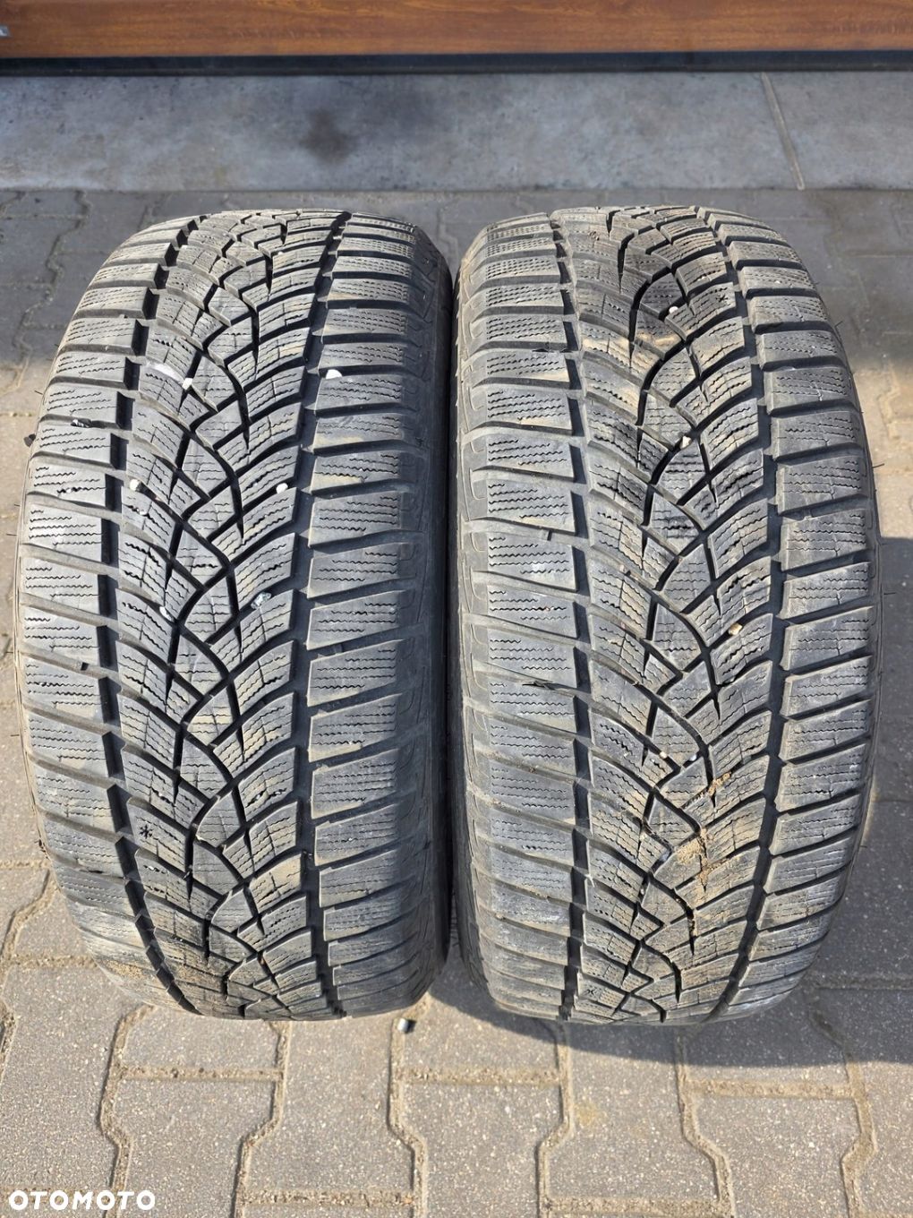 OPONY ZIMOWE 2SZT GOODYEAR Ultra Grip Performance  R17 225/50 - 1