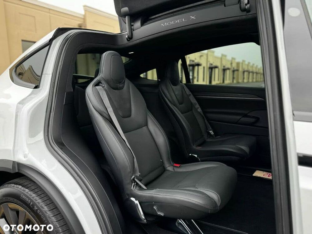 Tesla Model X - 14