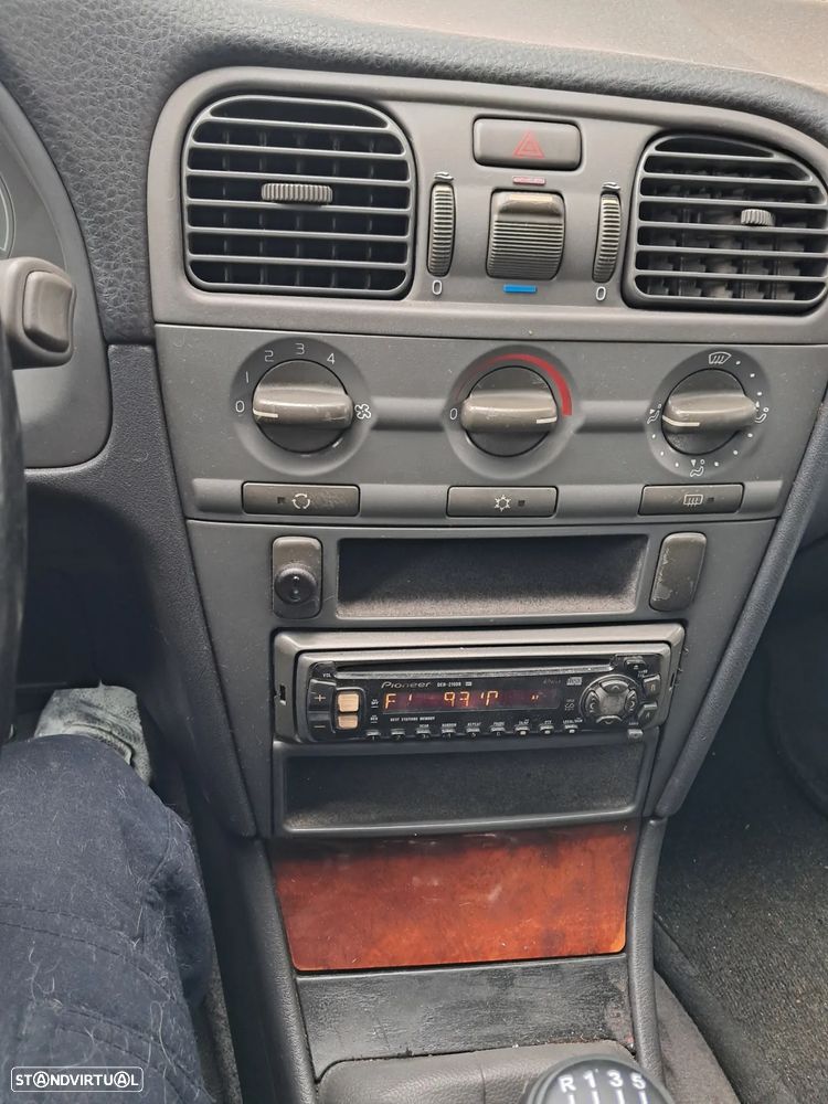 Volvo V40 1.9 TD - 6