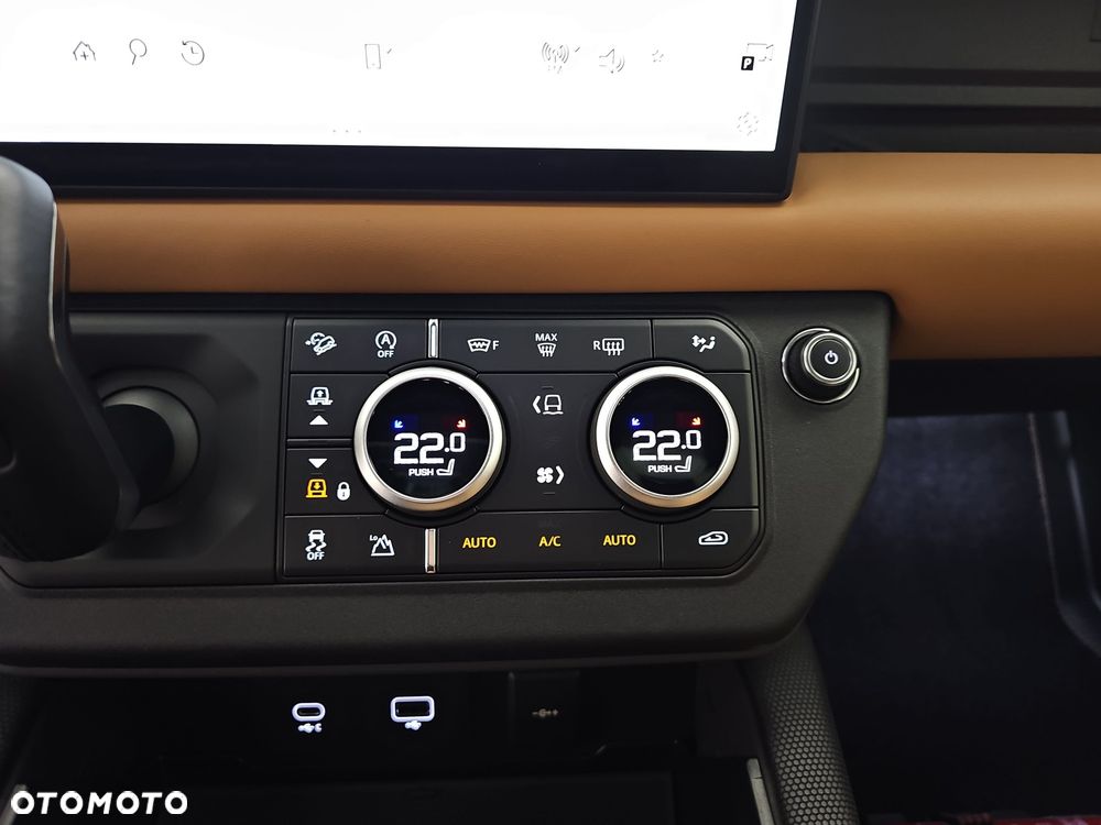 Land Rover Defender 3.0 D300 mHEV X-Dynamic HSE - 24