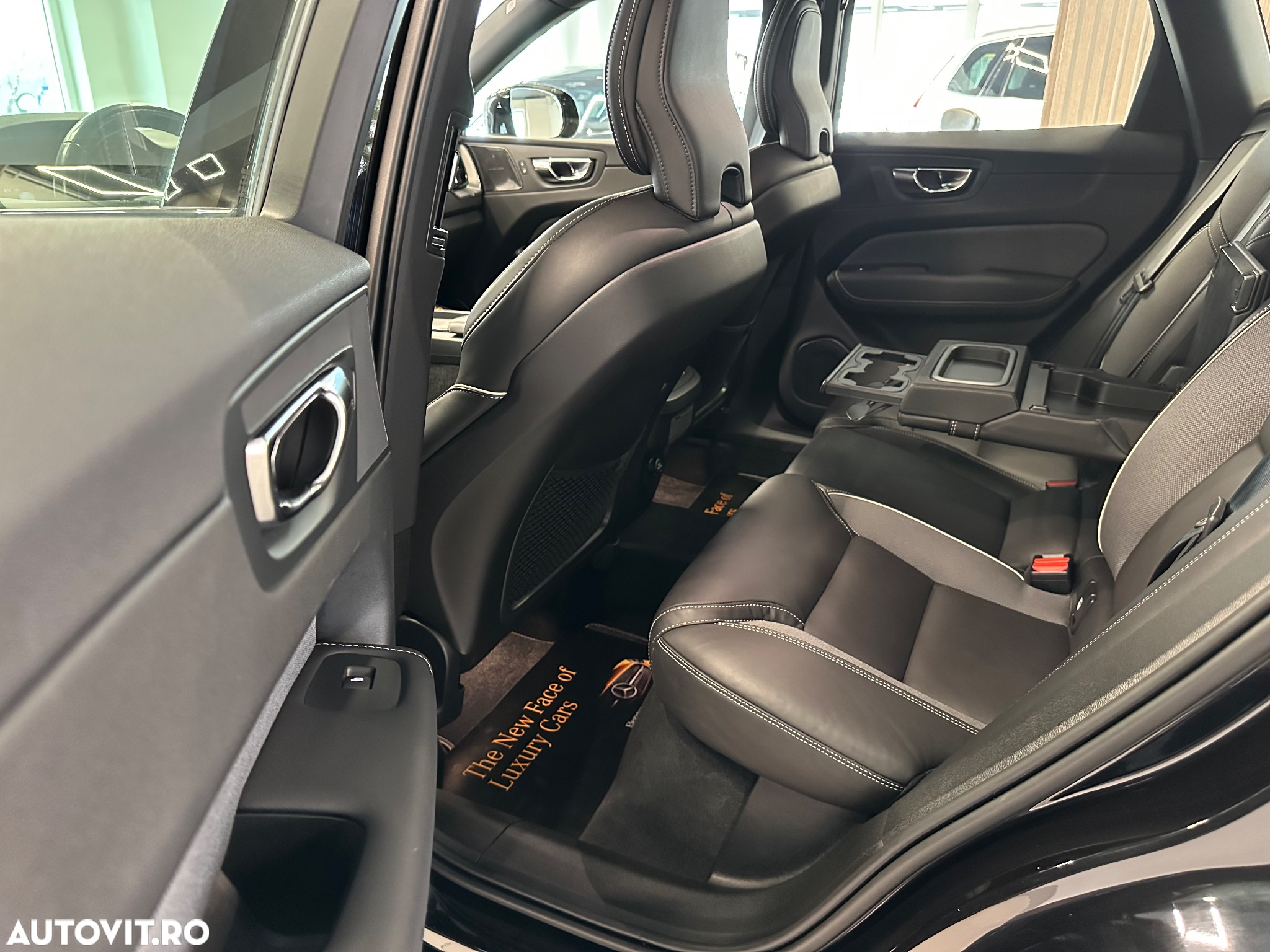 Volvo XC 60 B4 MHEV AT8 AWD R-Design - 15