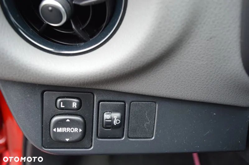 Toyota Yaris 1.0 VVT-i Comfort mit Design-Paket - 11