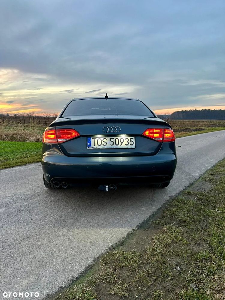 Audi A4 Limousine - 4