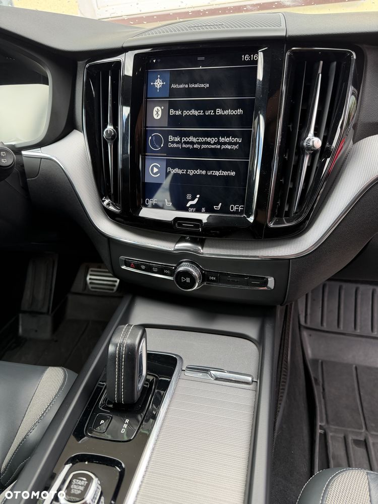 Volvo XC 60 T5 AWD R-Design - 16