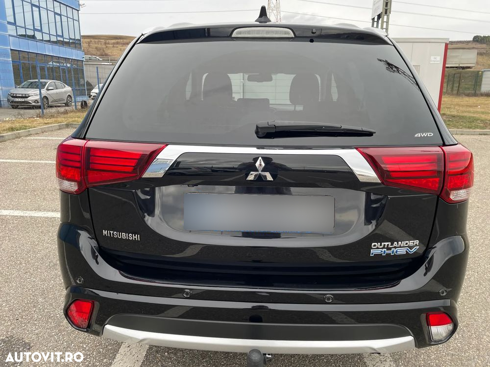 Mitsubishi Outlander 2.0 4WD Plug-In Hybrid Top - 15