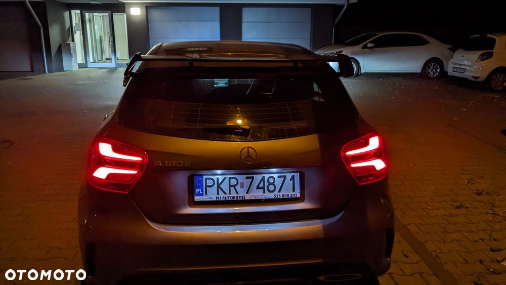 Mercedes-Benz Klasa A 180 CDI 7G-DCT AMG Line - 36